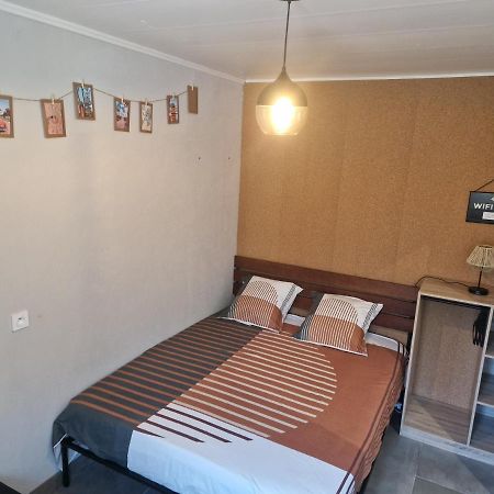 Appartement Independant Dans Maison Avec Jardinet, Au Calme Serezin-du-Rhone Luaran gambar