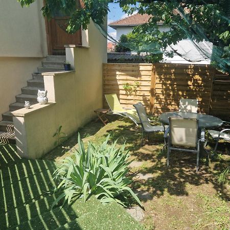 Appartement Independant Dans Maison Avec Jardinet, Au Calme Serezin-du-Rhone Luaran gambar