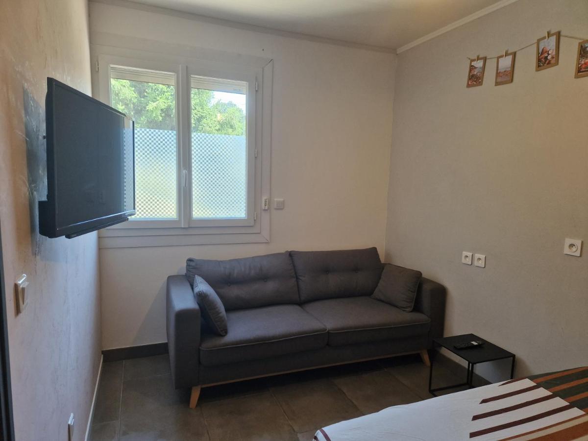 Appartement Independant Dans Maison Avec Jardinet, Au Calme Serezin-du-Rhone Luaran gambar